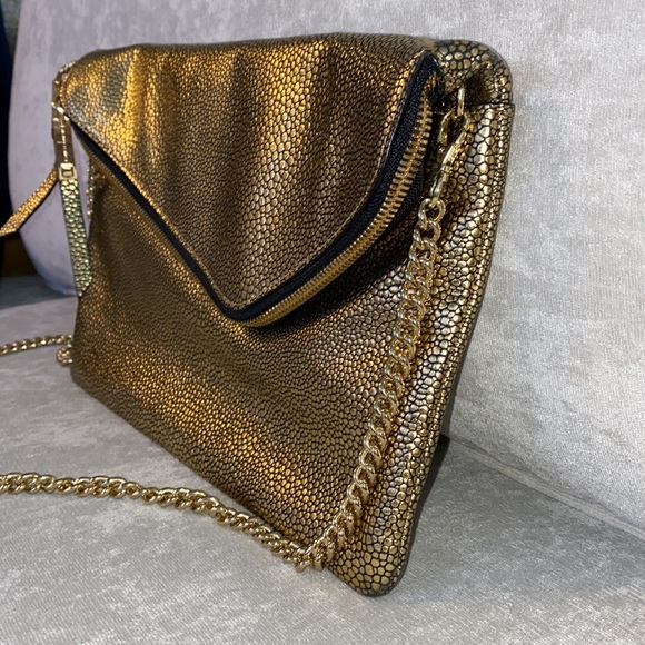 Henri Bendel crossbody, clutch with magnetic clips - Picture 11 of 11